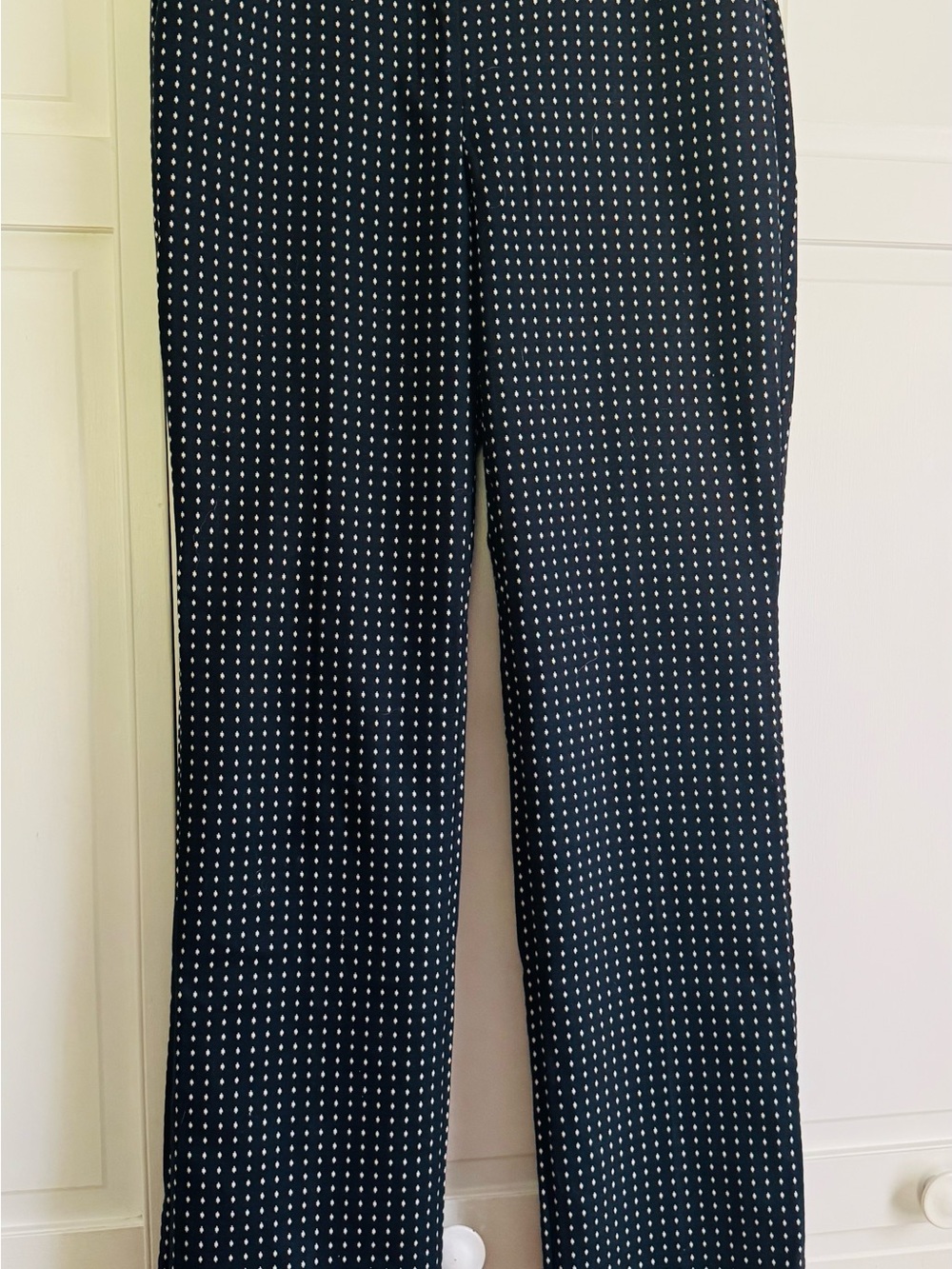 Express EditorPants with White Dot Pattern, Express editor pants 6R, Express